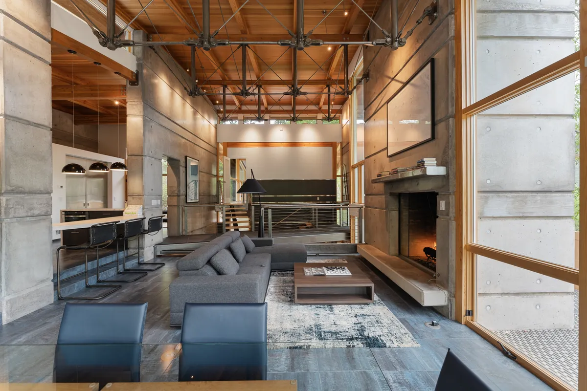 Living Room - Image 2