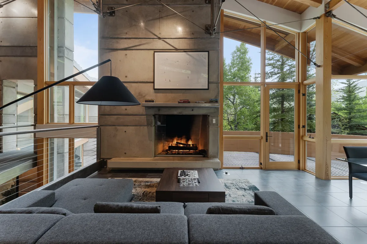 Living Room - Image 3