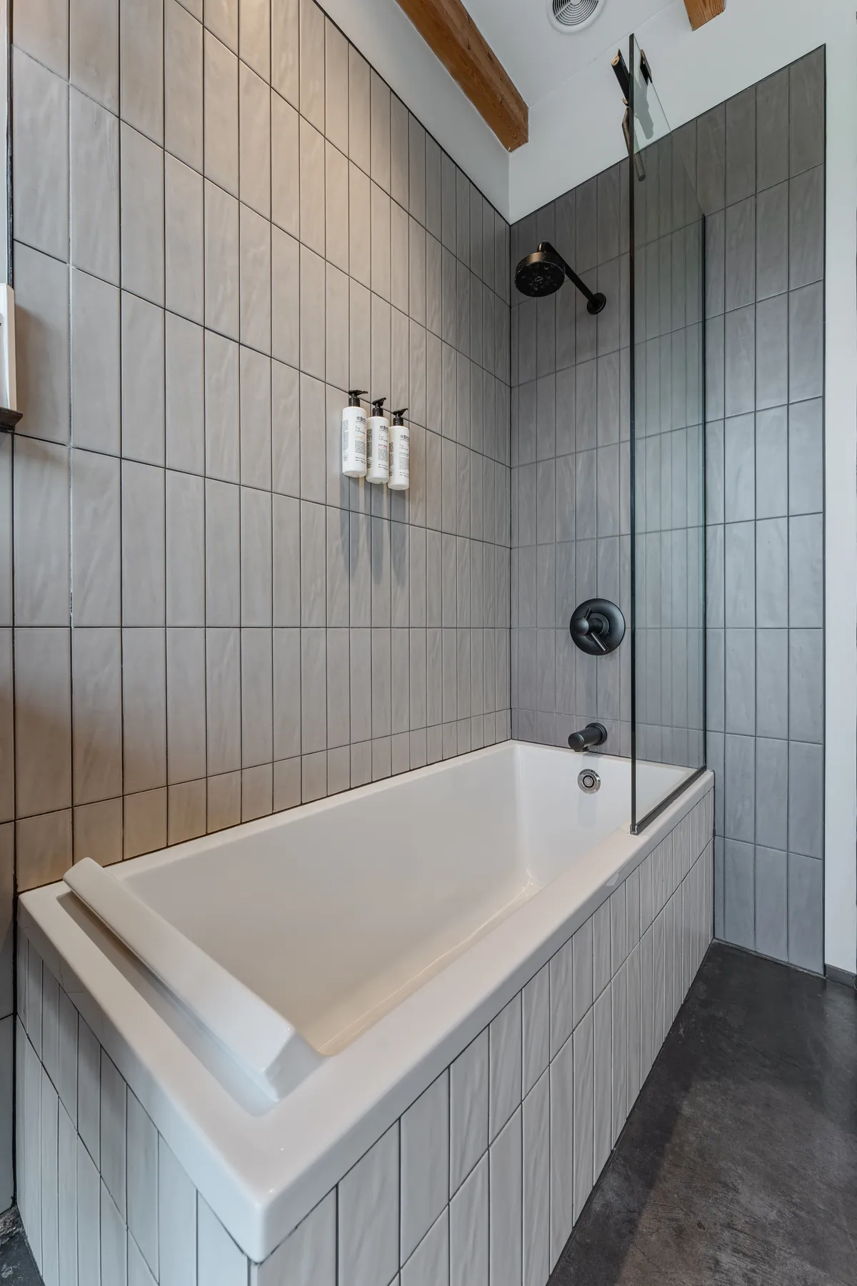 Bathroom 2 - Image 3