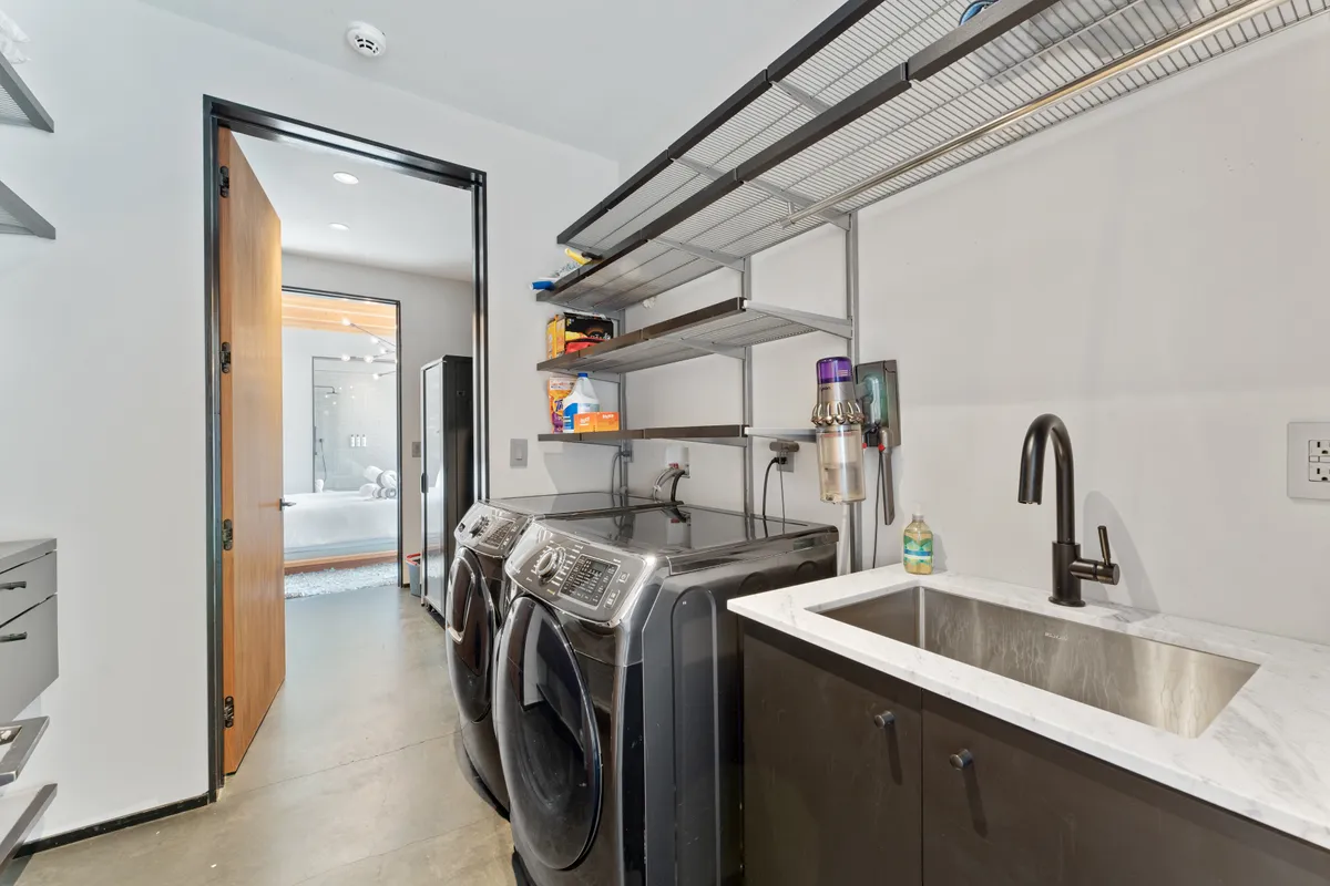 Laundry Room - Image 1