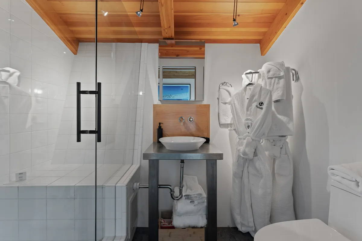 Bathroom 1 - Image 1