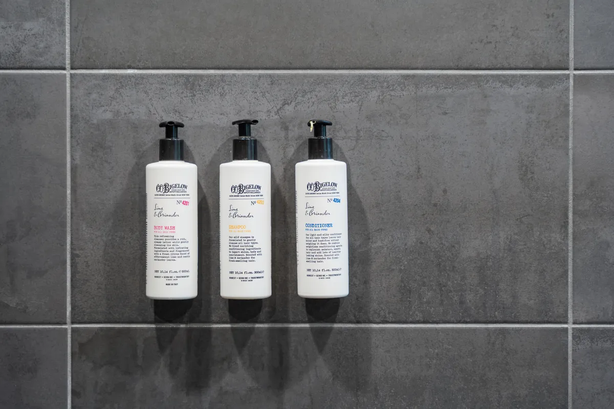 Bathroom 3 - Image 5