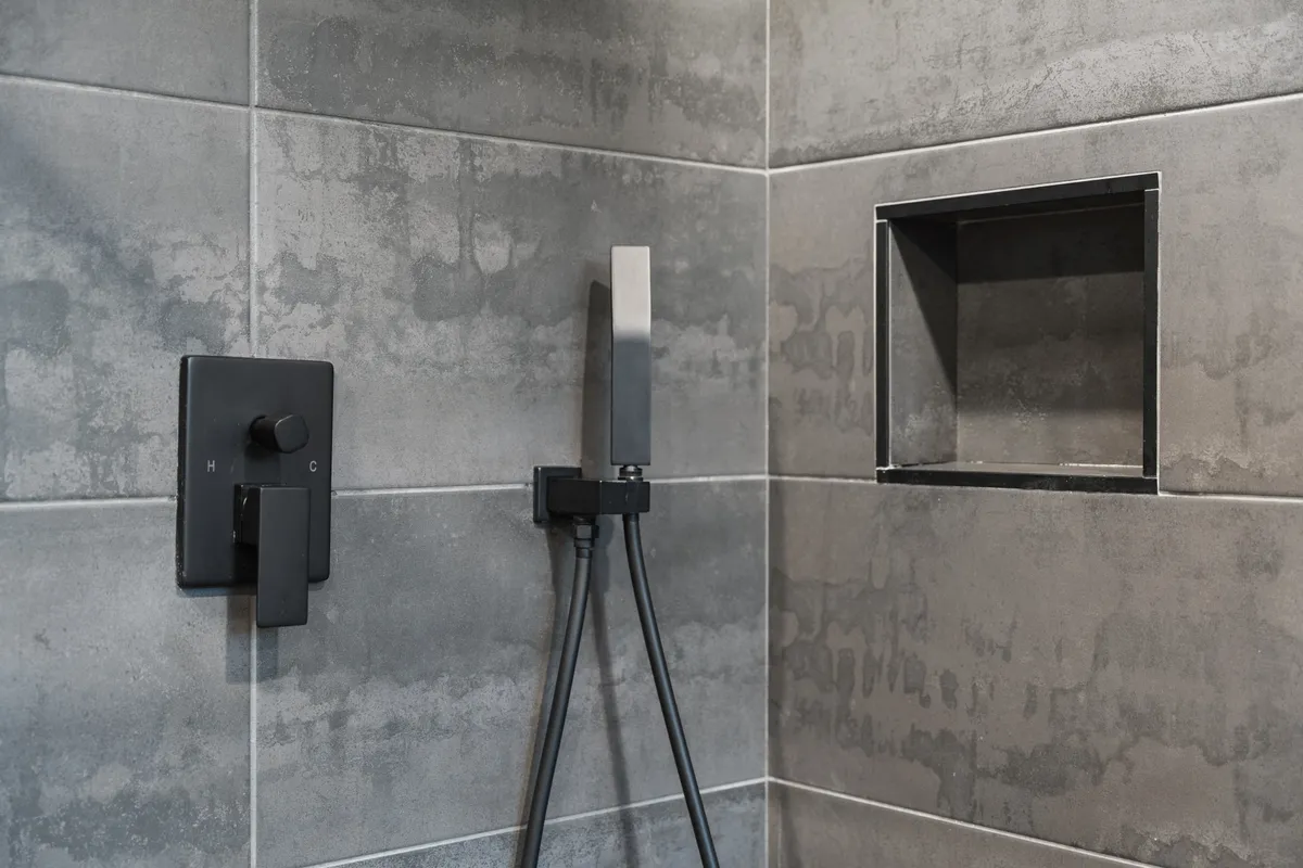 Bathroom 3 - Image 6