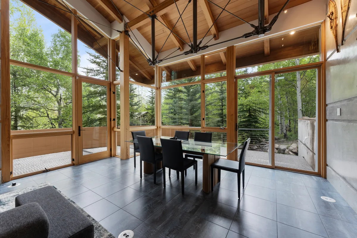 Living Room - Image 7