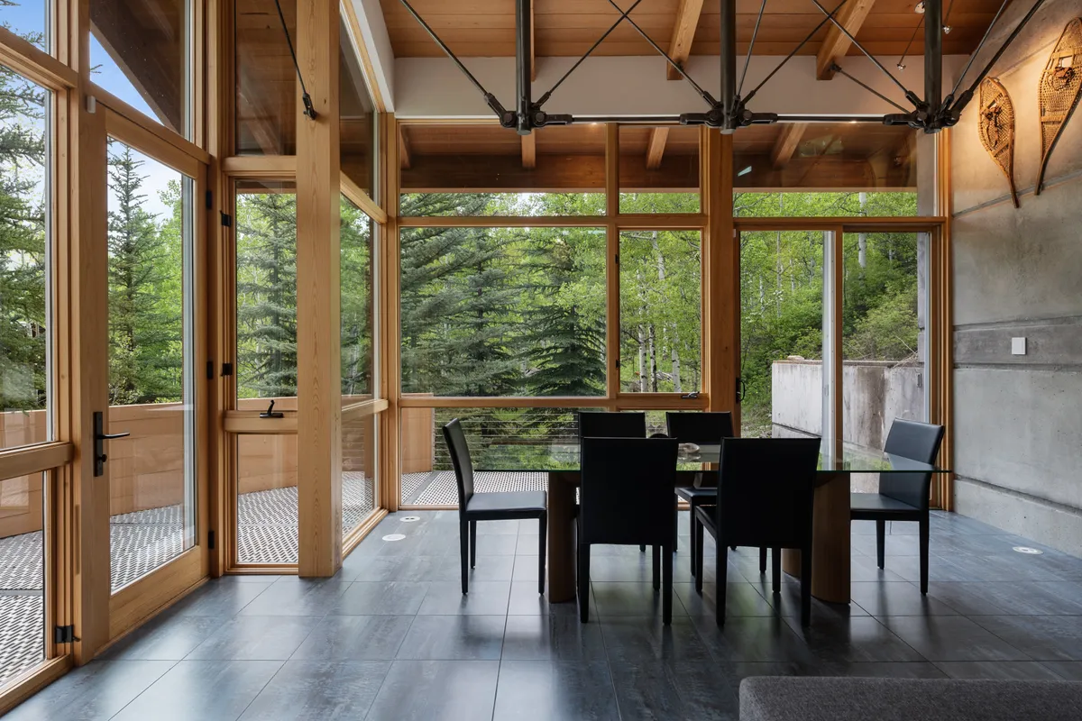 Living Room - Image 8