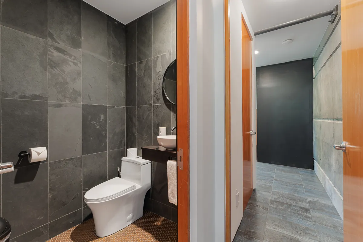 Bathroom 4 - Image 1