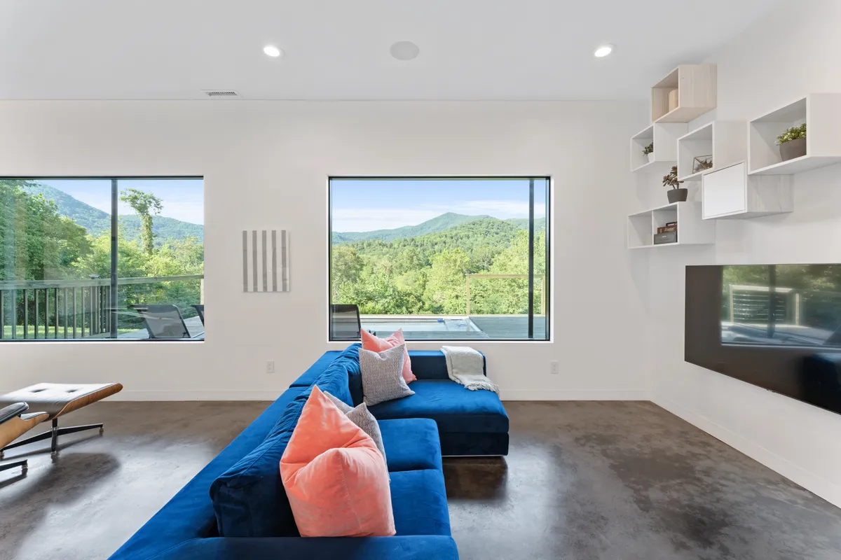 Living room - Image 3