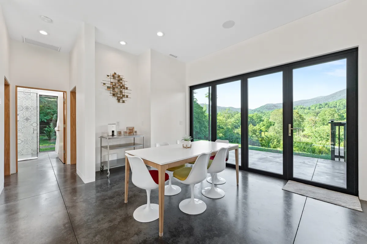 Dining Room - Image 5