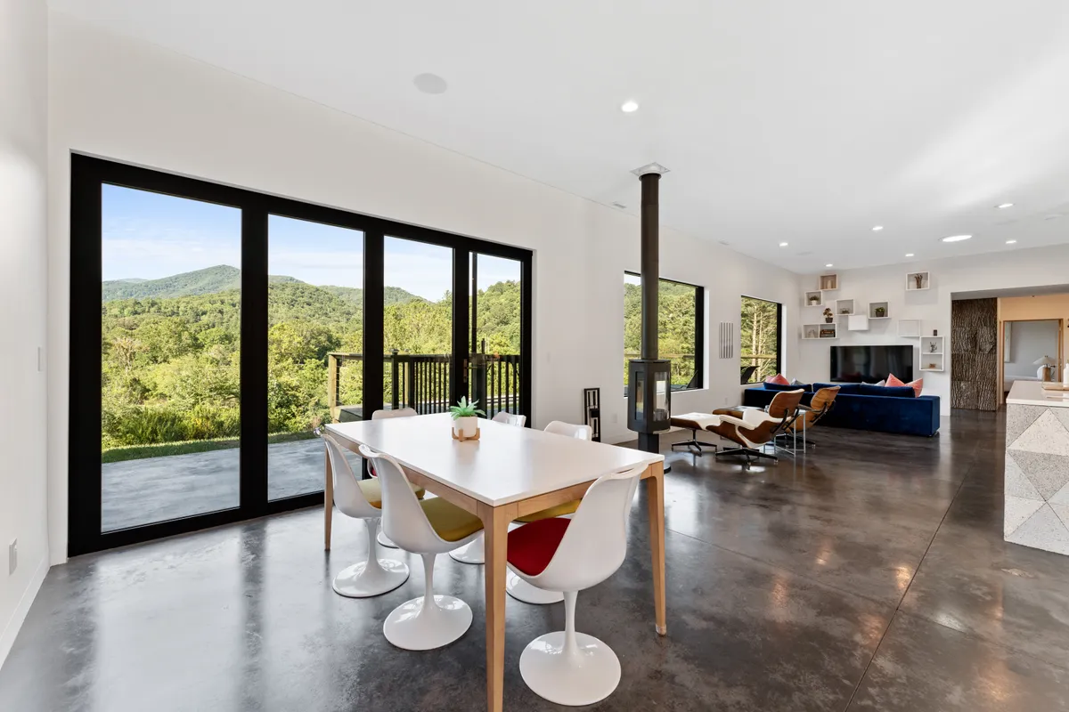 Dining Room - Image 6