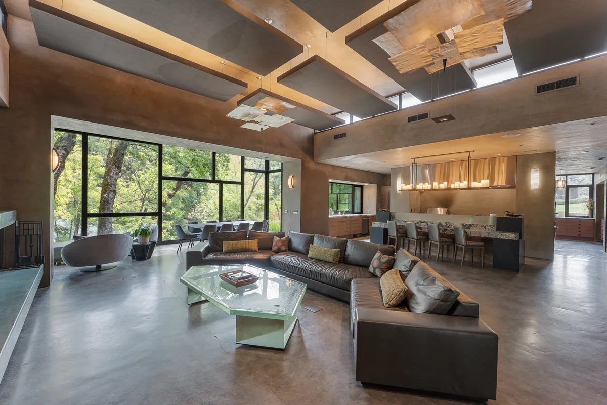 Living Room 1 - Image 4