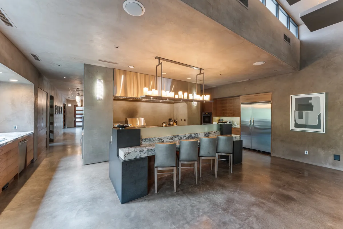 Living Room 1 - Image 6