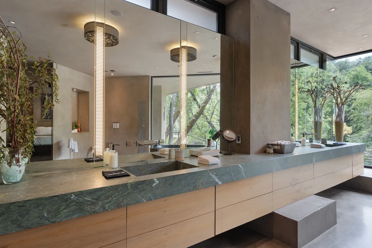 Ensuite Bathroom 1 - Image 7