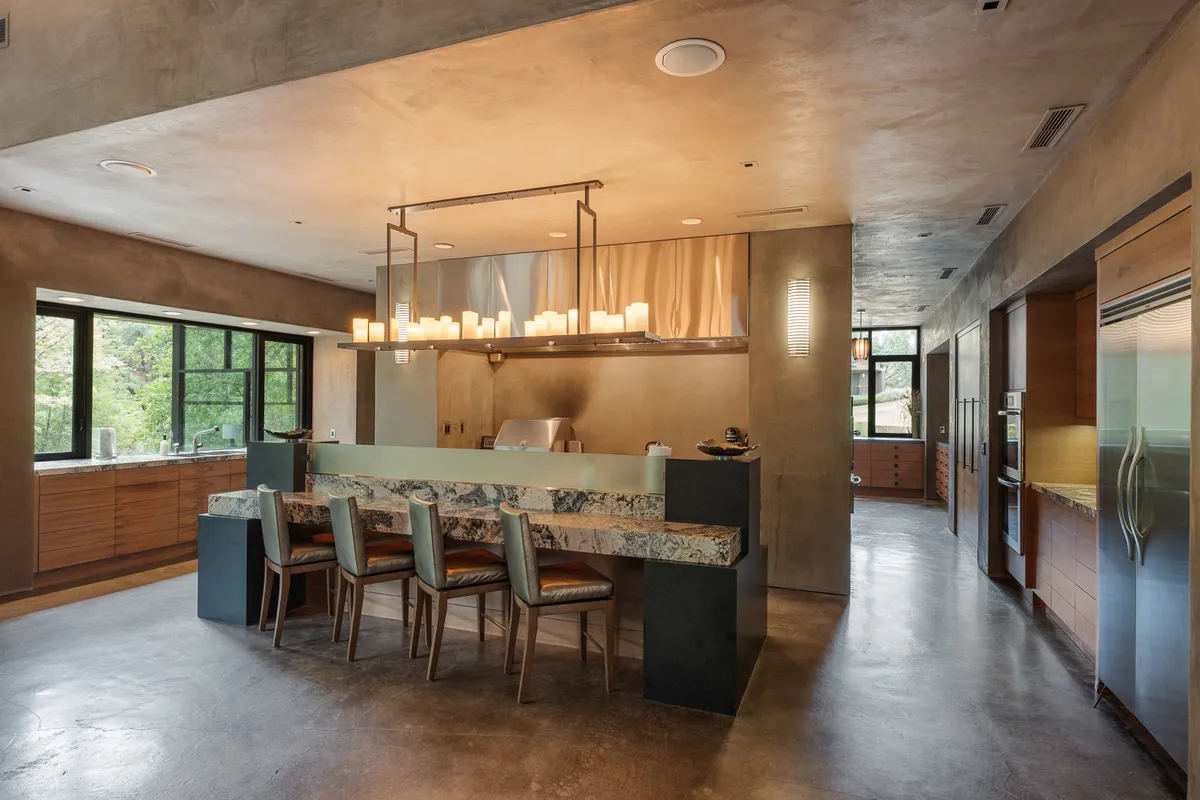 Living Room 1 - Image 5