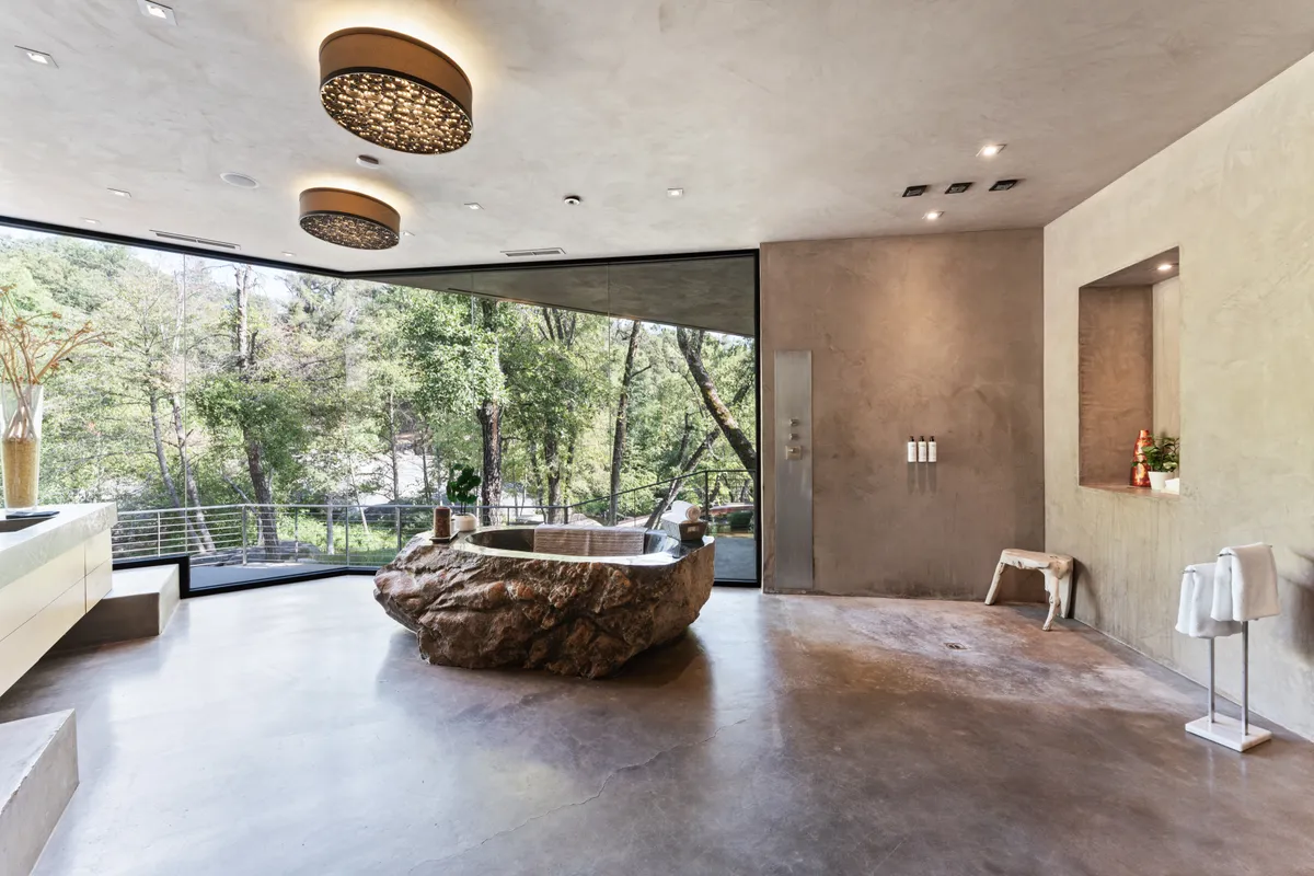 Ensuite Bathroom 1 - Image 4