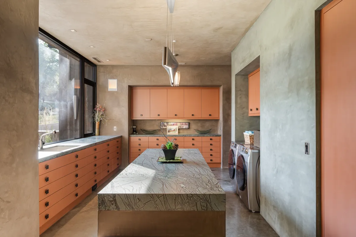 Laundry Room - Image 1