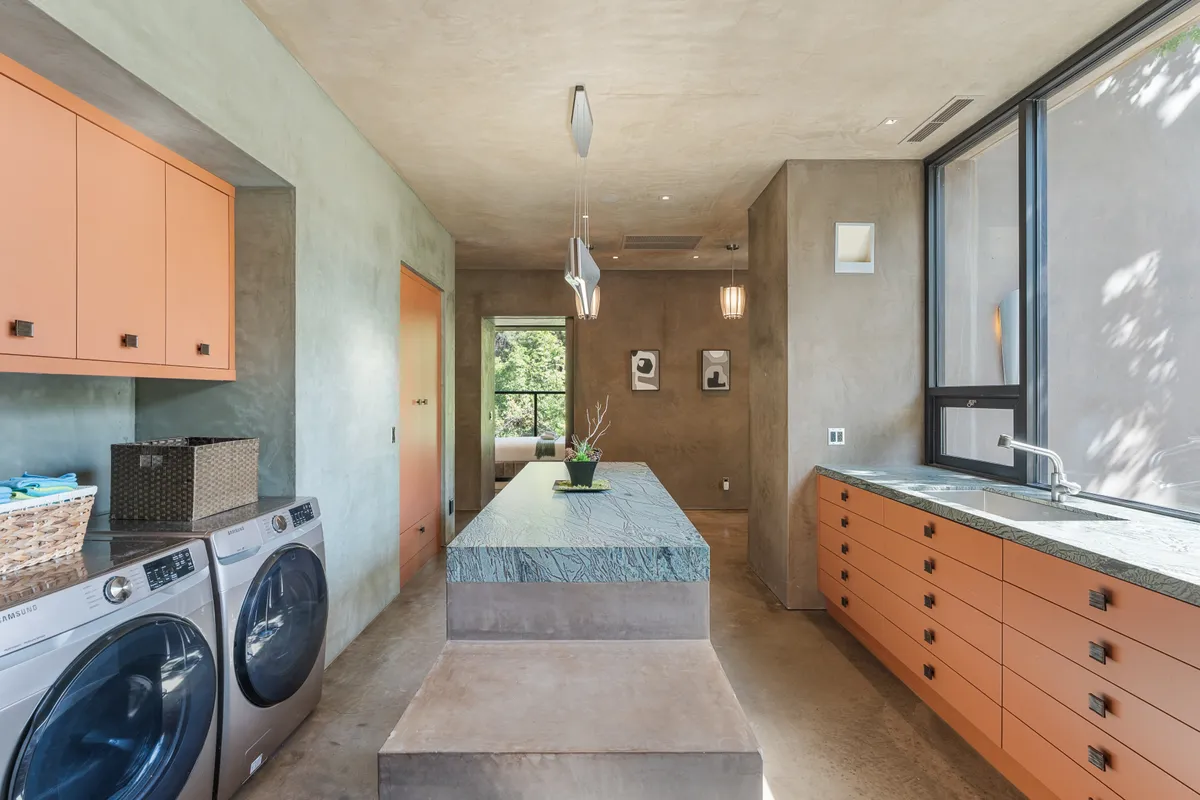 Laundry Room - Image 2