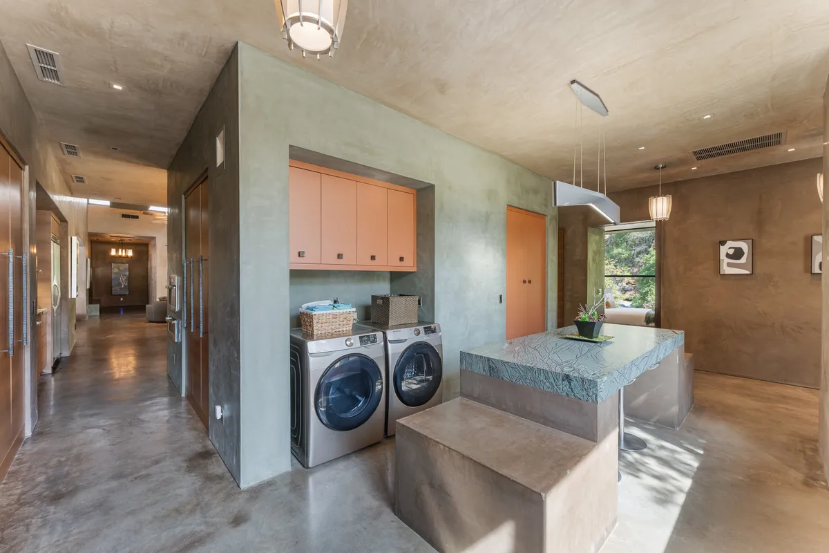 Laundry Room - Image 3