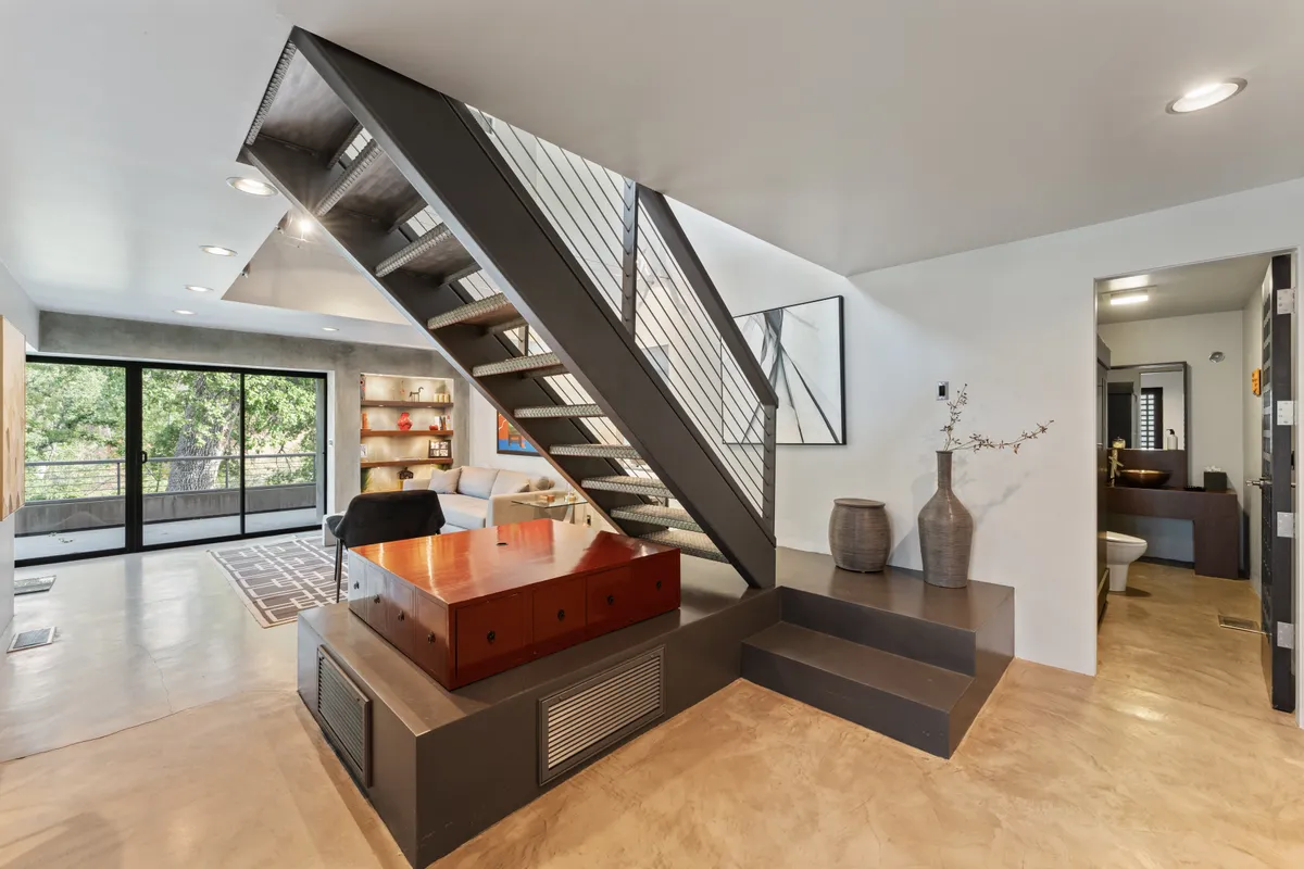 Living Room 2 - Image 3