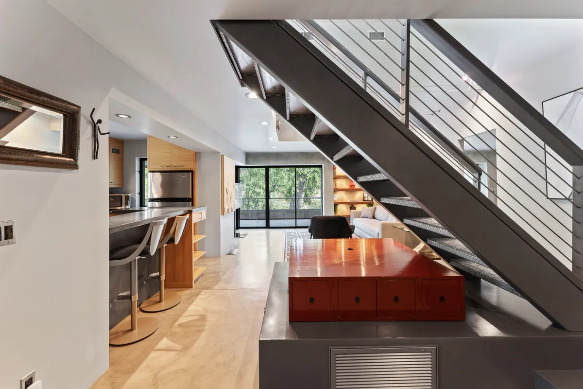 Living Room 2 - Image 4