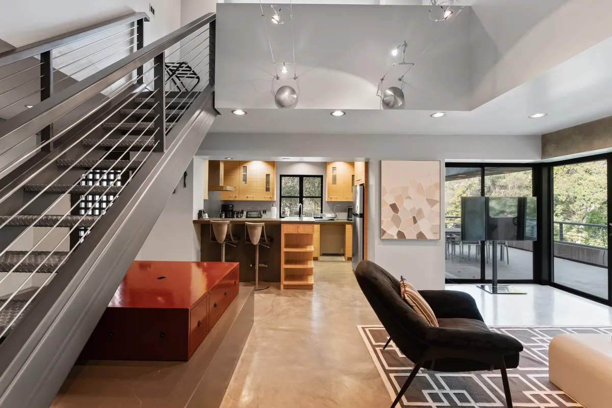 Living Room 2 - Image 5