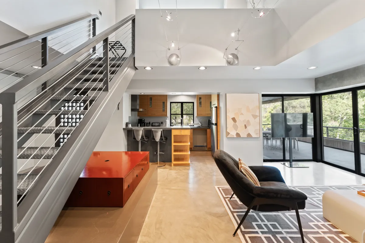 Living Room 2 - Image 7