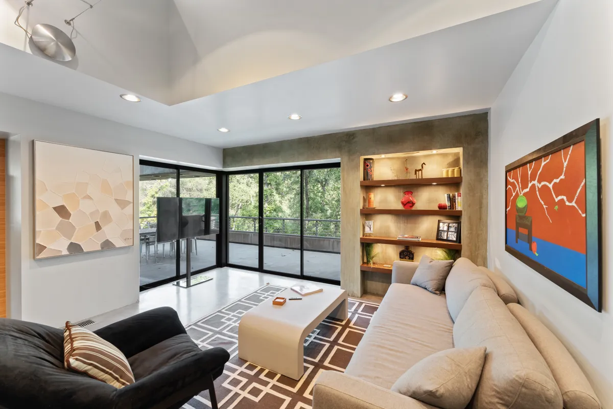 Living Room 2 - Image 2