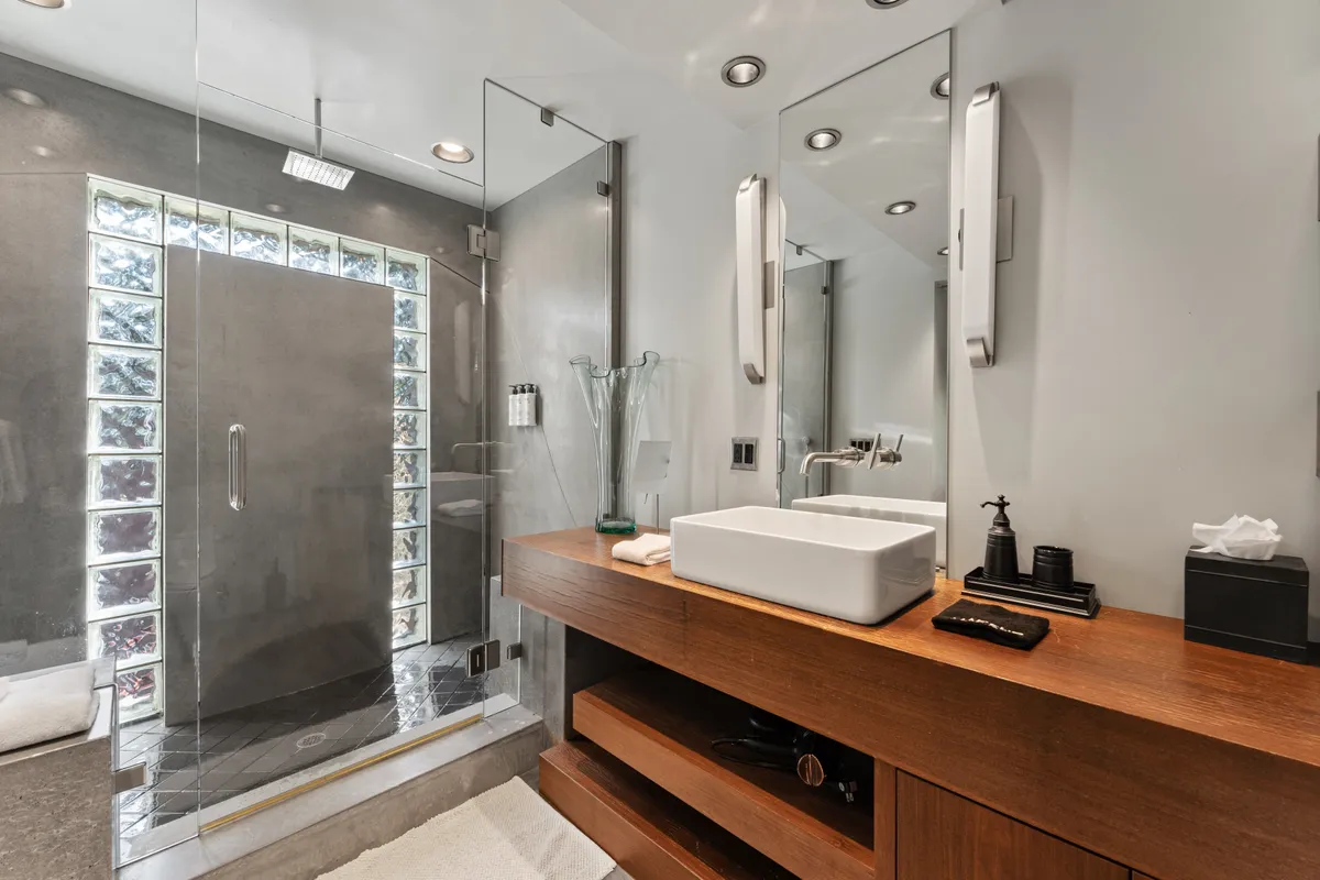 Ensuite Bathroom 2 - Image 2