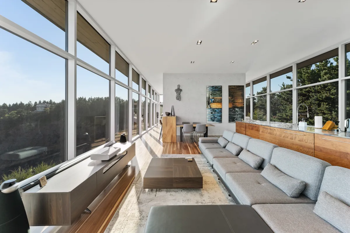 Living Room - Image 3