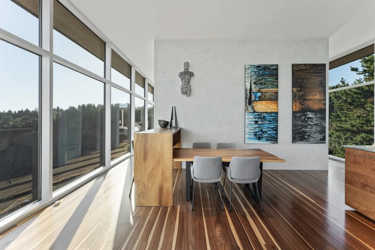 Living Room - Image 8