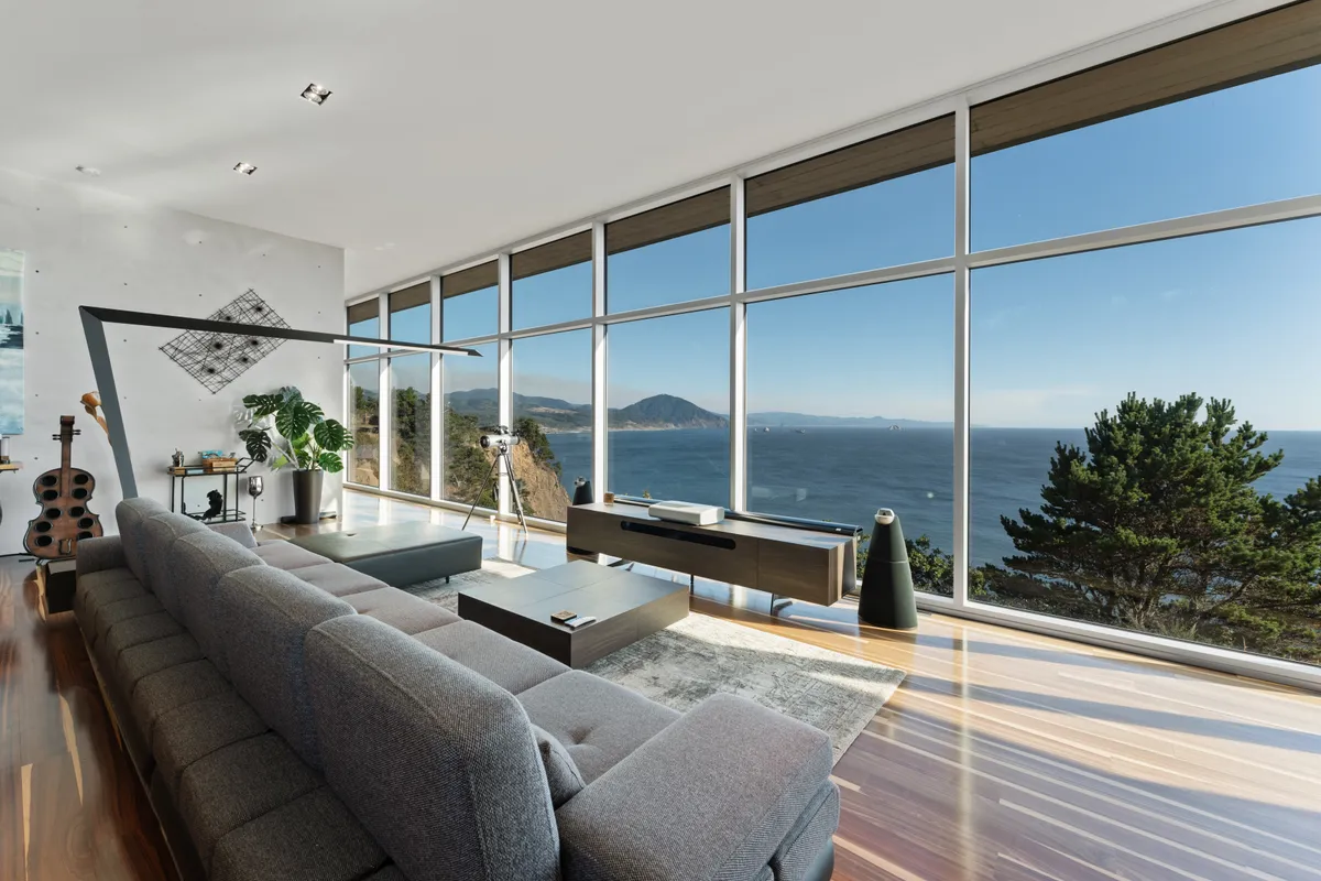 Living Room - Image 7