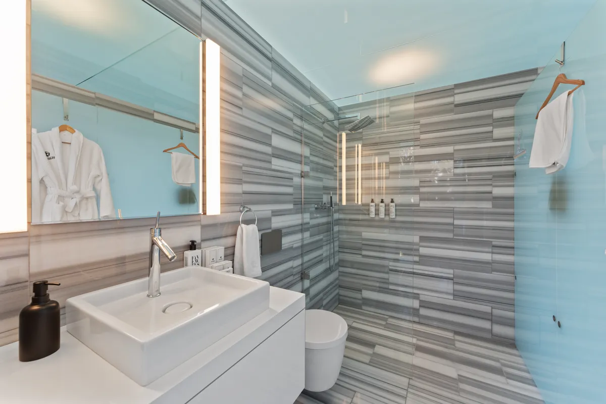 Bathroom 2 - Image 2