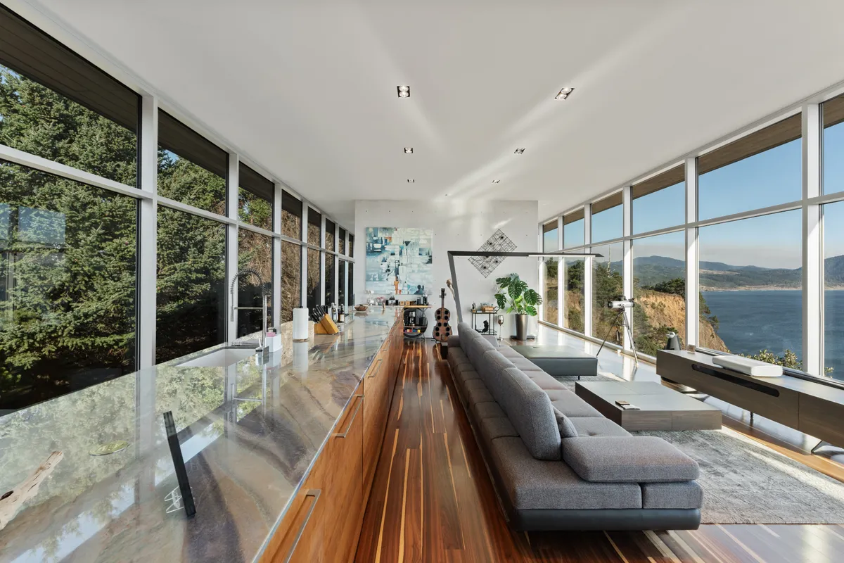 Living Room - Image 14