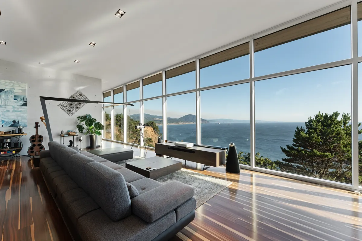 Living Room - Image 4