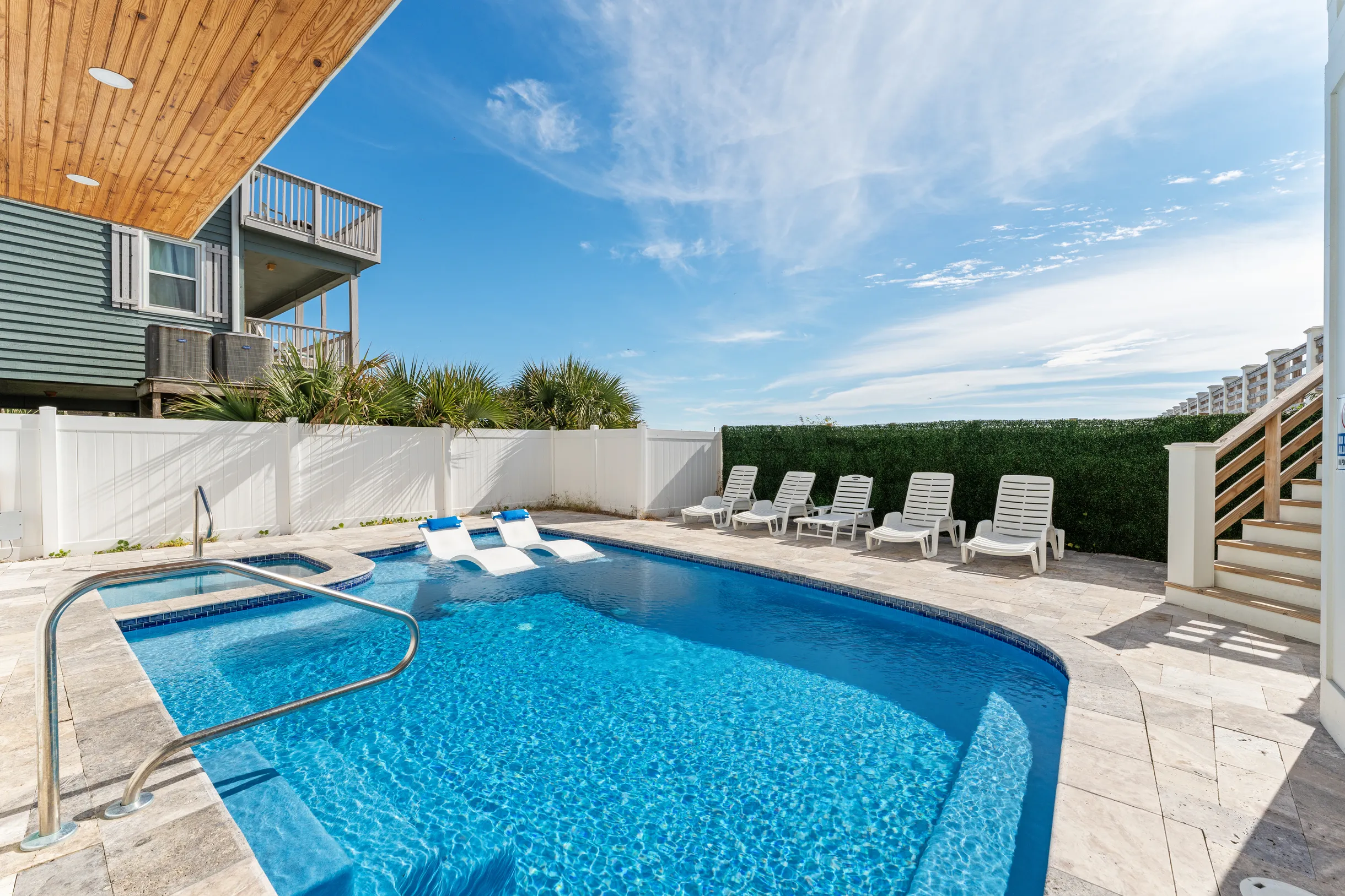 Wander Surfside Beach #102