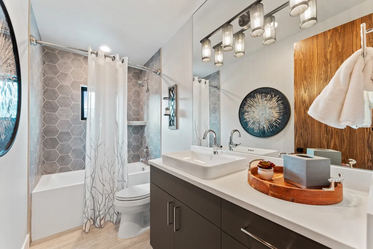 Bathroom 2 - Image 2