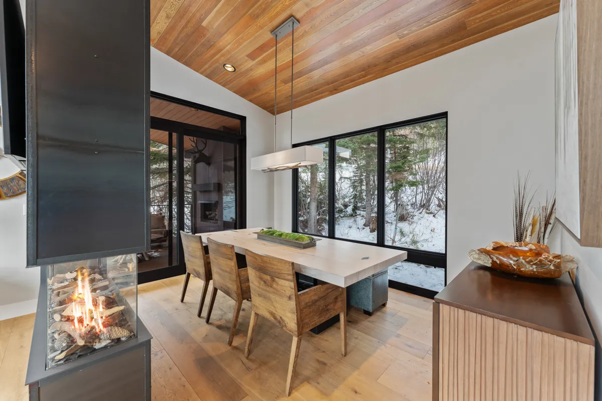 Dining Room - Image 1