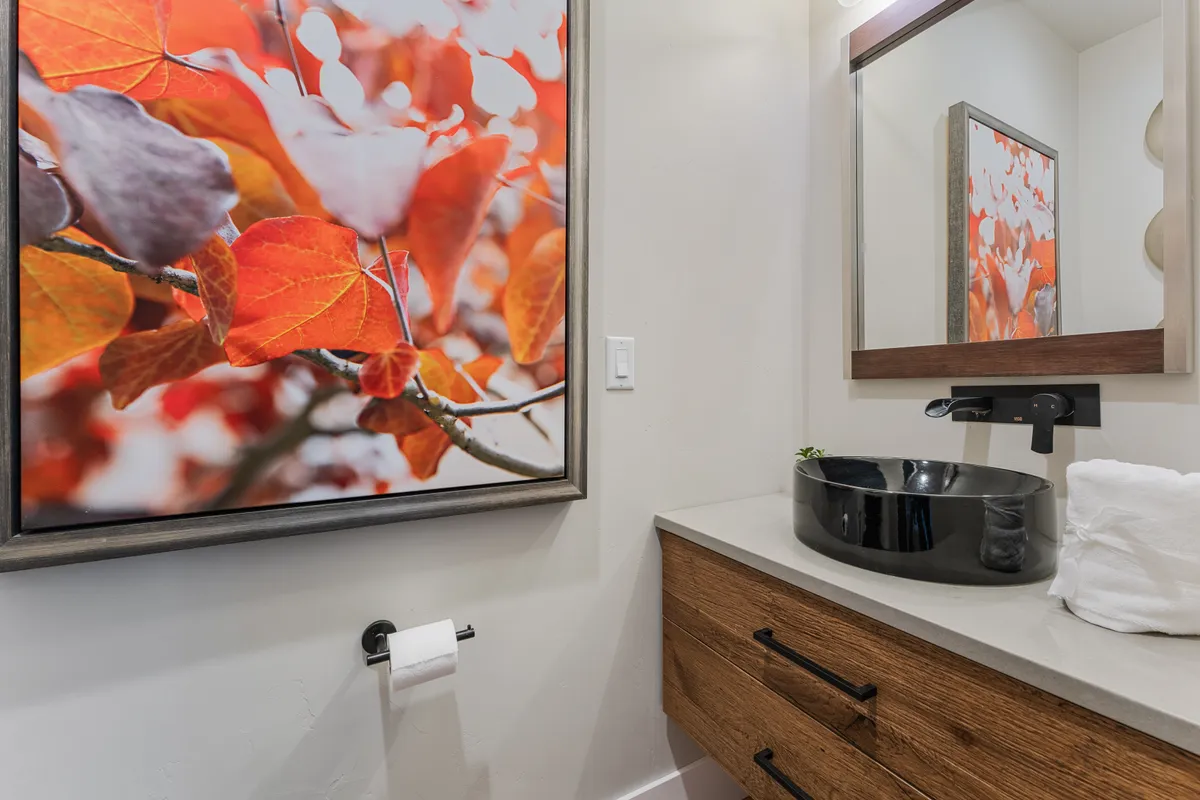 Bathroom 4 - Image 1