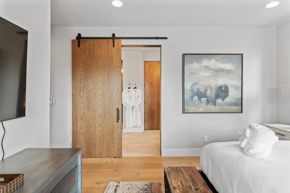 Bedroom 1 - Image 10