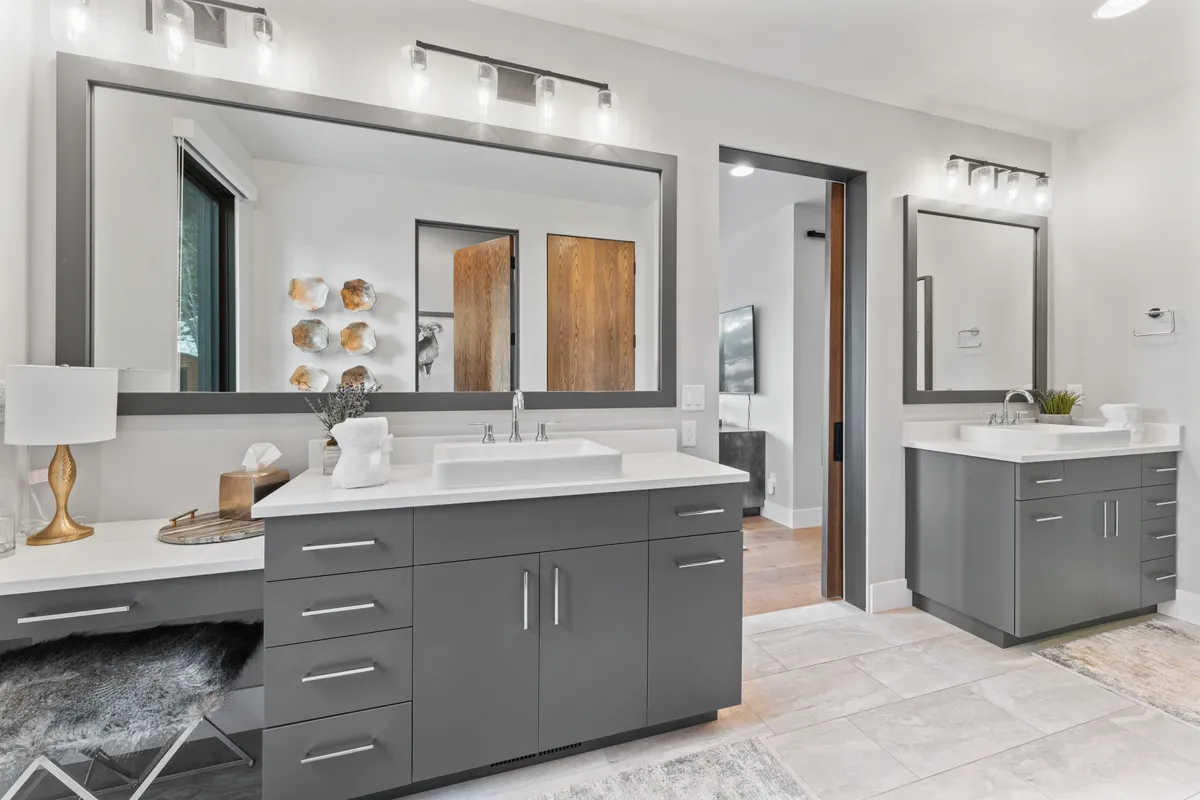 Bathroom 1 - Image 2