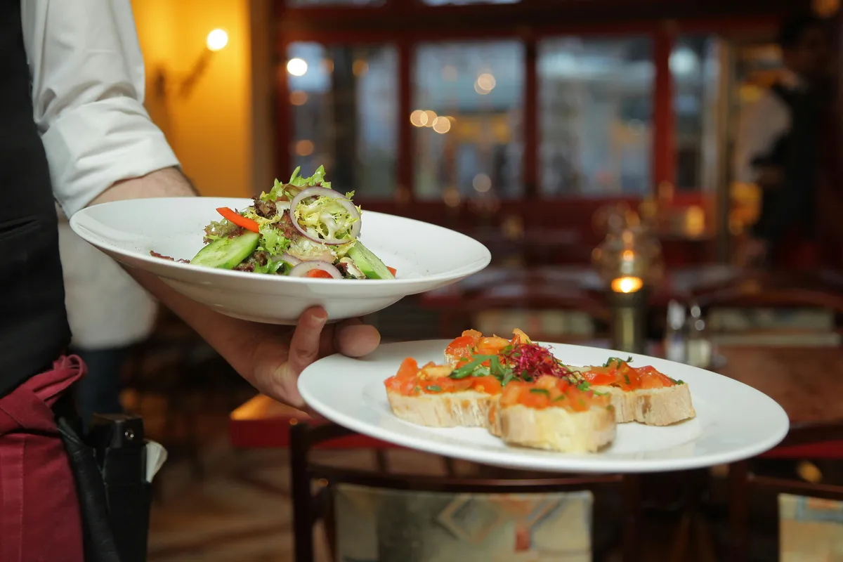 Best Date-Night Restaurants Near Wander Stowe Woods