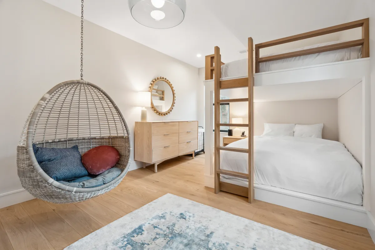 Bunk Bedroom image
