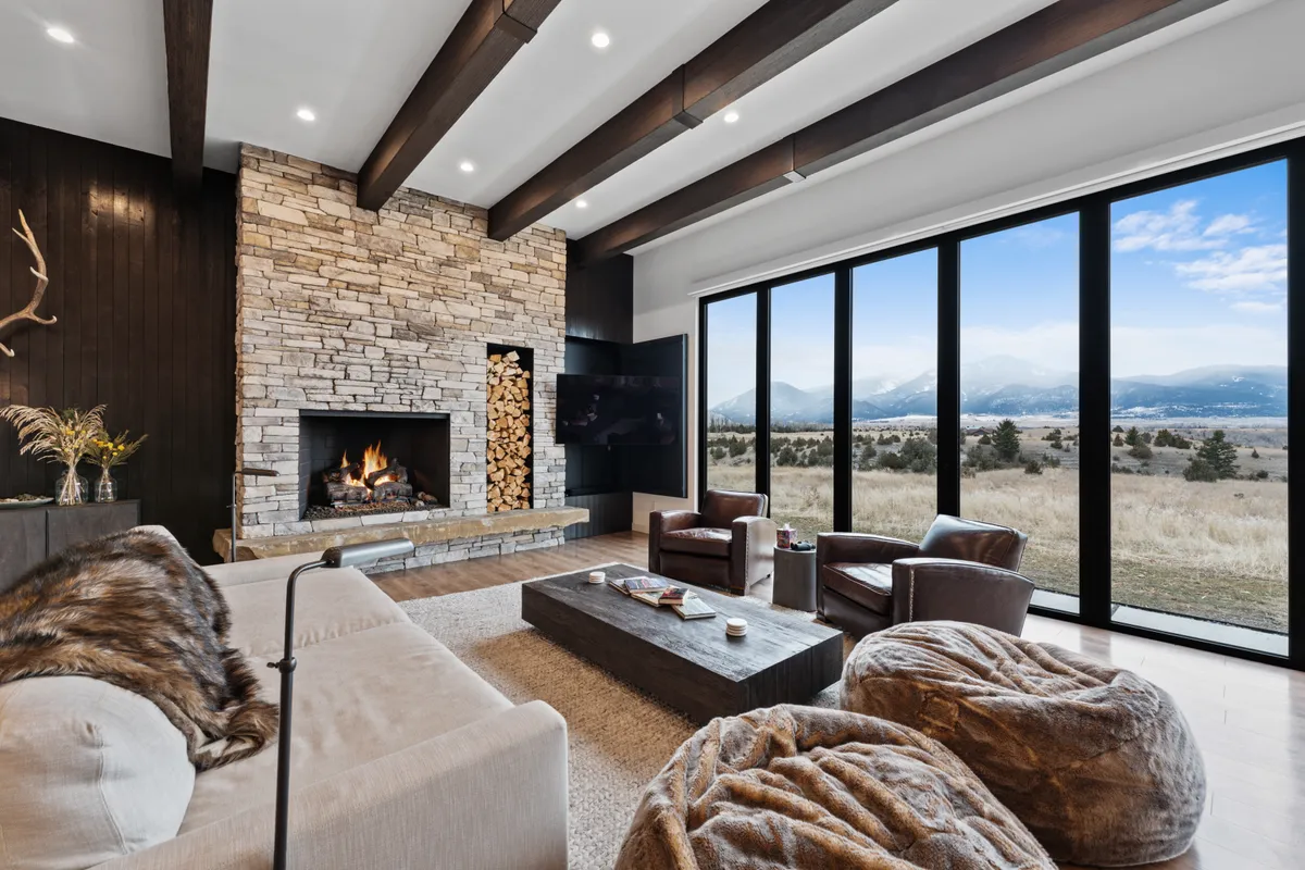 Living Room - Image 2