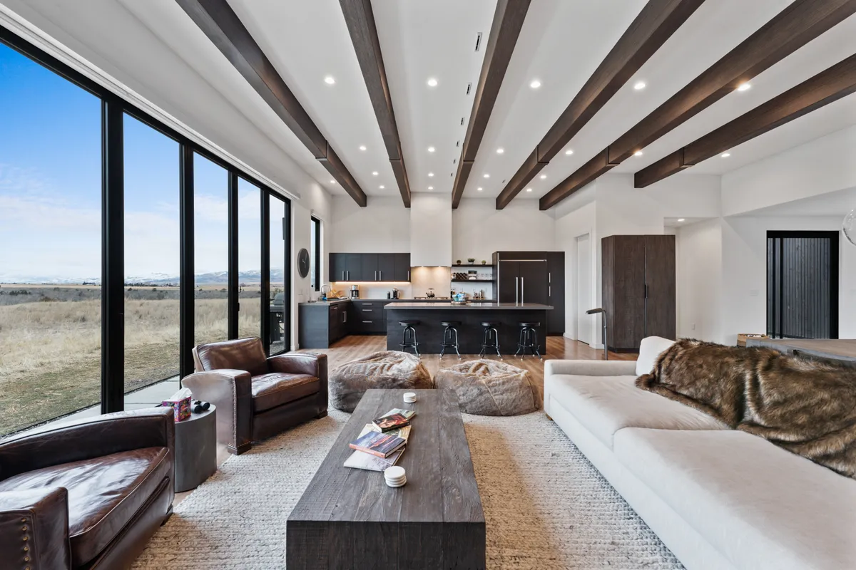 Living Room - Image 3