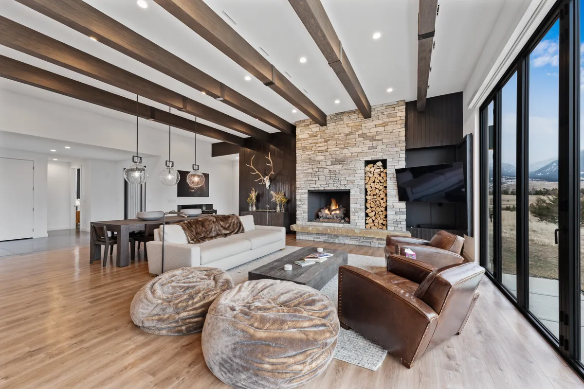 Living Room - Image 1