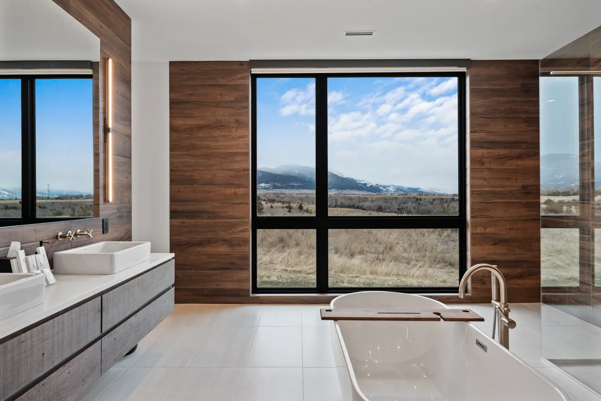 Bathroom 1 - Image 4