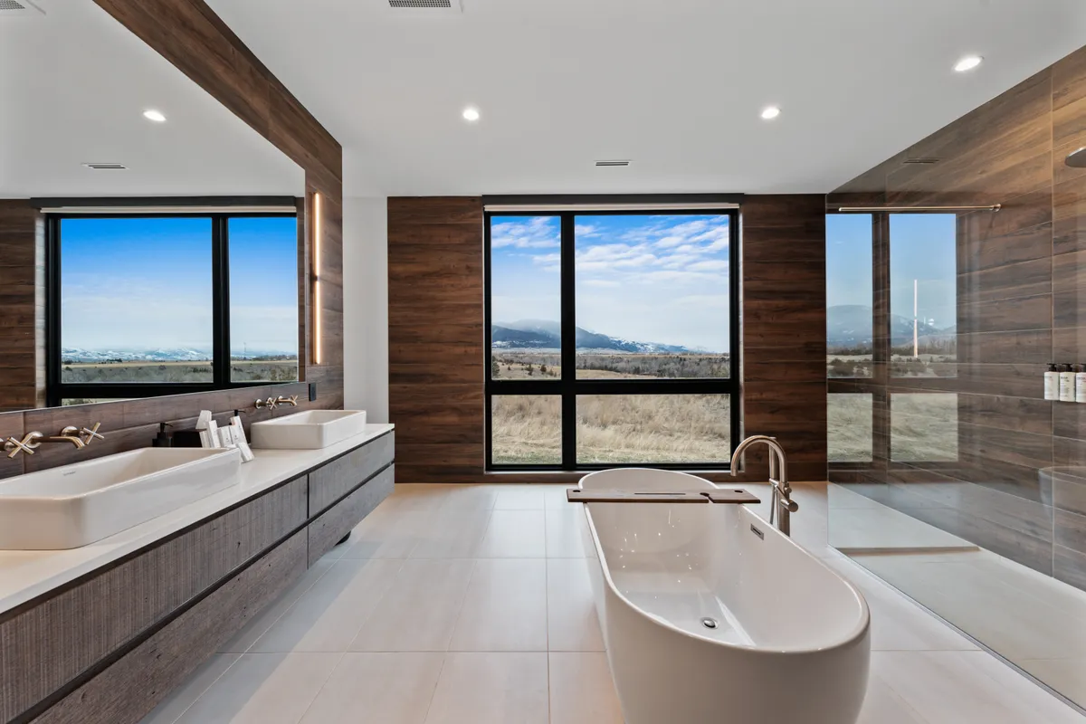 Bathroom 1 - Image 3