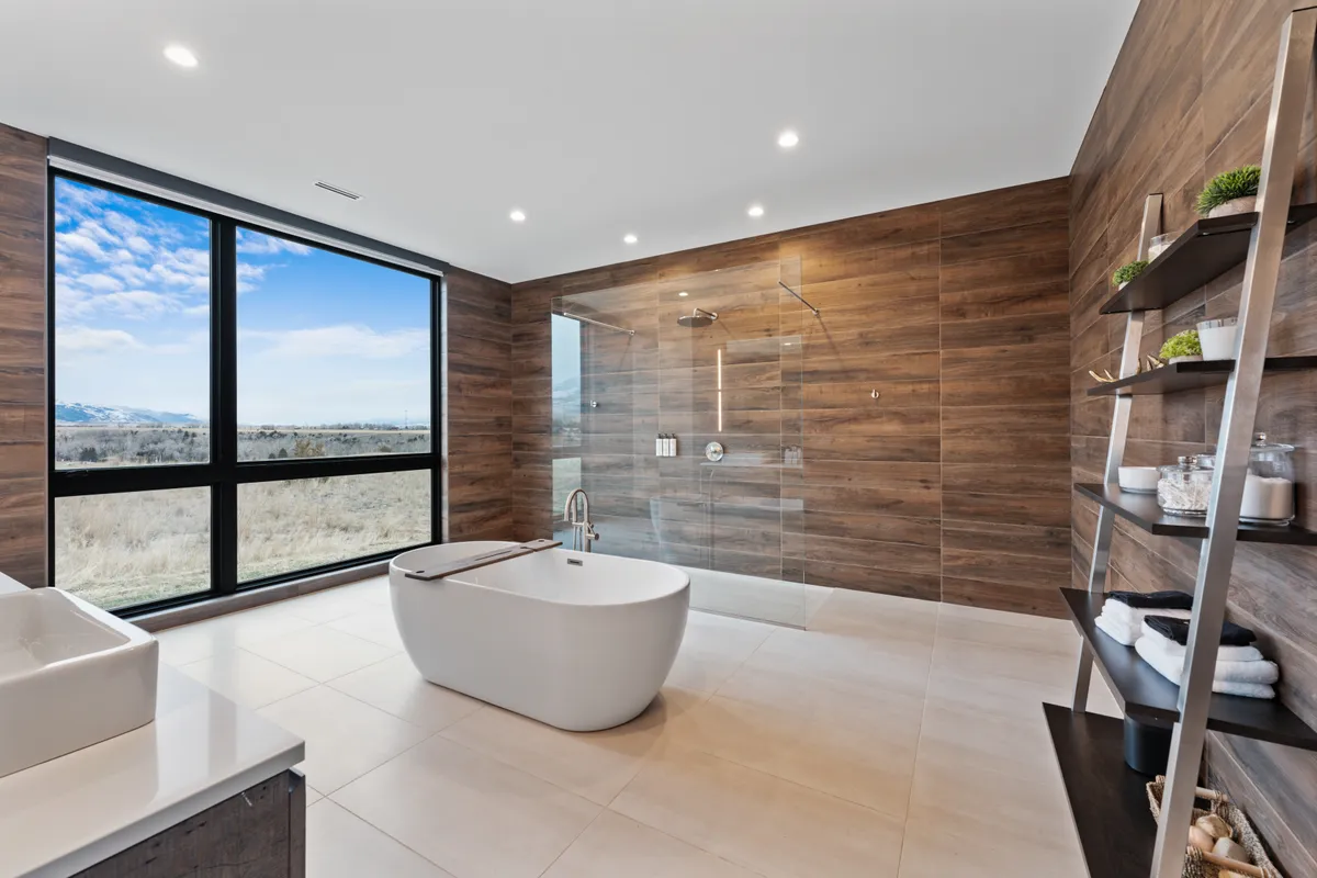 Bathroom 1 - Image 5