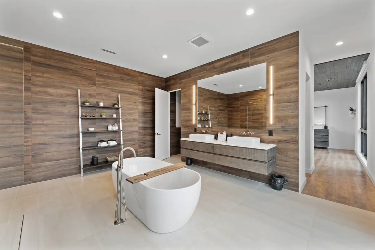 Bathroom 1 - Image 6