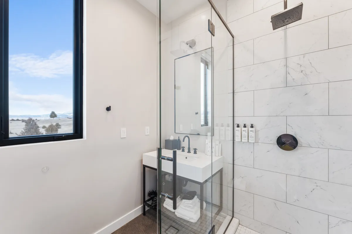 Bathroom 2 - Image 3