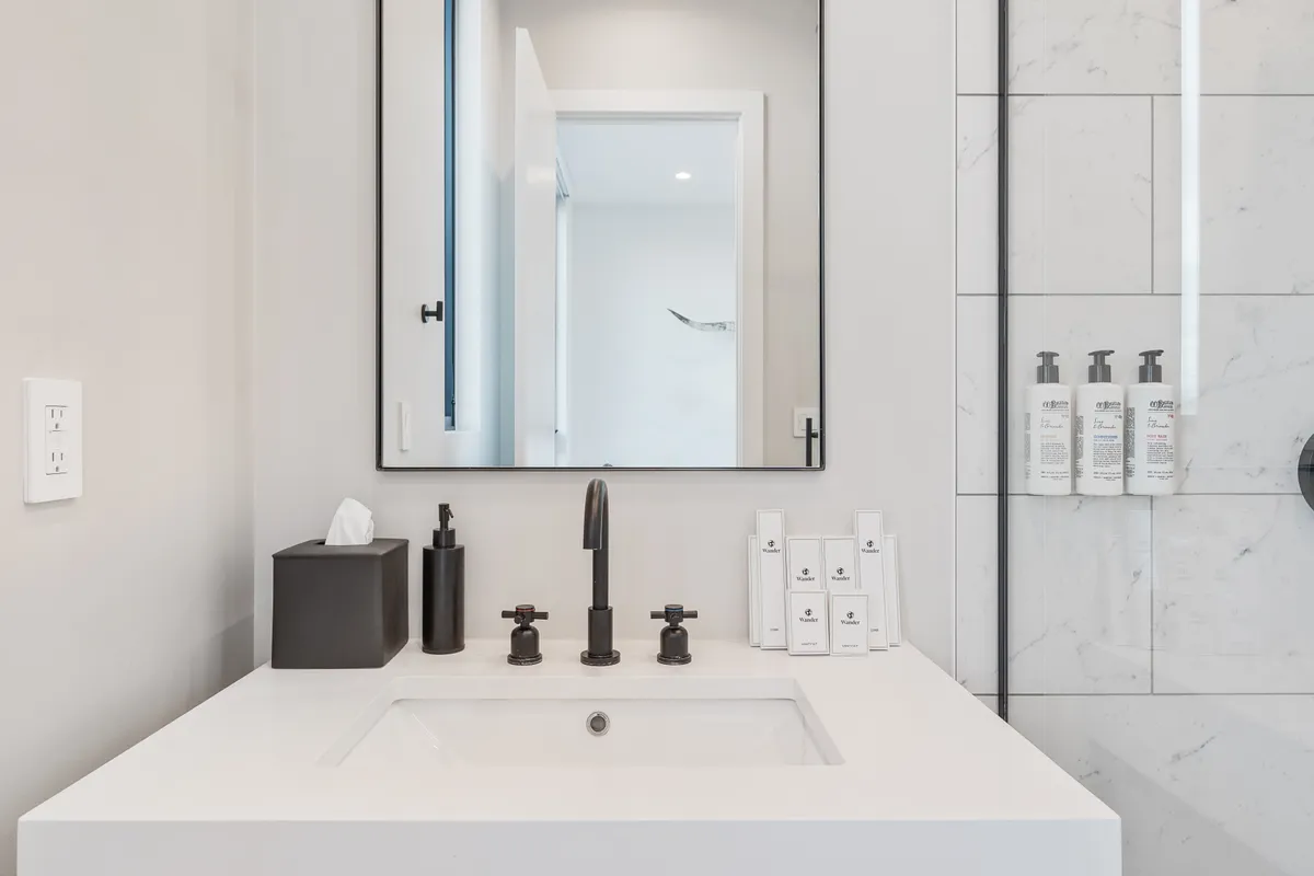 Bathroom 2 - Image 4